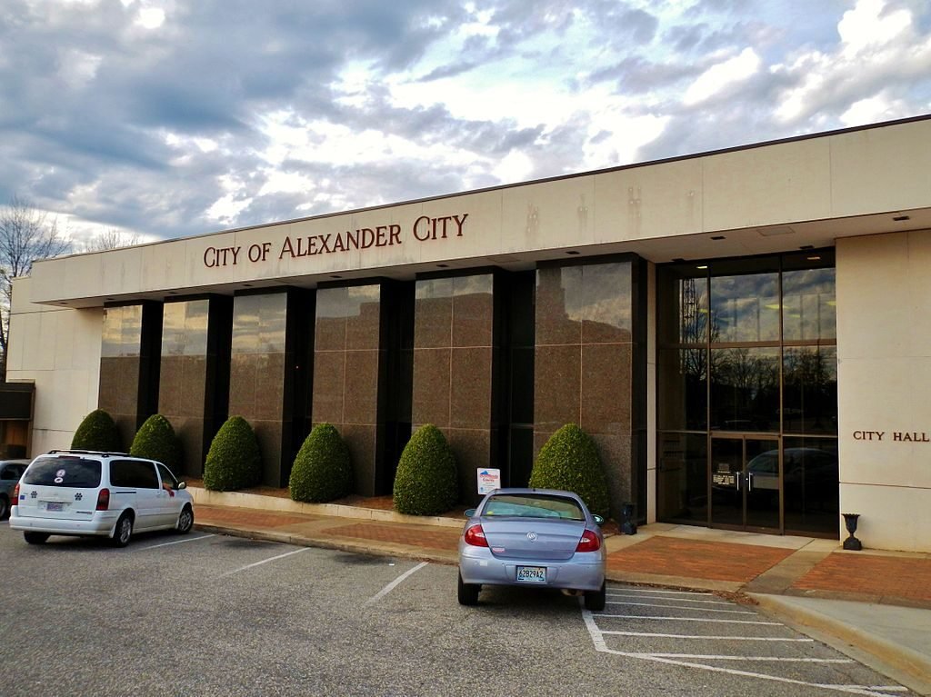 A Quiet Morning Turned Tragic: Alexander City Mourns Loss After Deadly Shooting